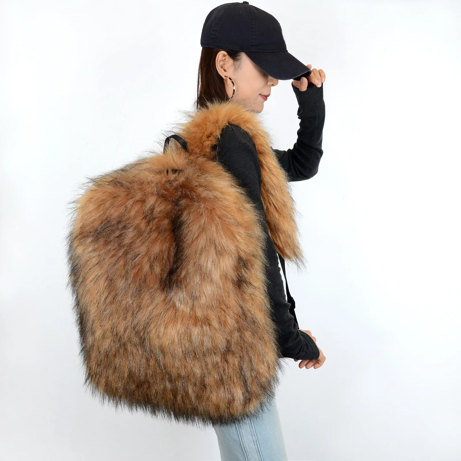 Neuer Kunstfell-Rucksack mit großem Fassungsvermögen, Unisex, Herbst-Winter-Reisetasche, Plüsch-Umhängetasche, supergroßer Rucksack aus weichem Stoff, Unisex – Detail 4
