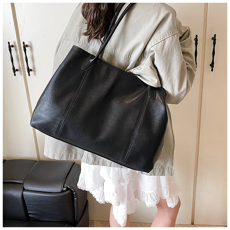 

Pu Leather Soft Leather Underarm Commute Bags Large Capacity Female Travel Packs Versatile Black Tote Bag for Women