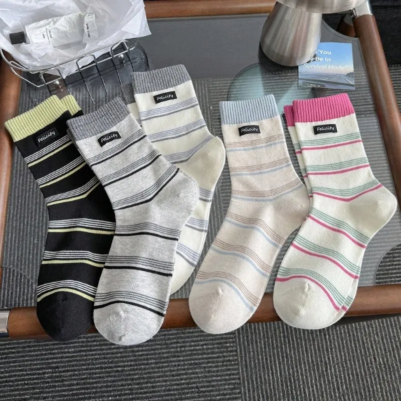 Damen Socken Mode Streifen Farbblockierung Buchstaben Koreanischer Stil Lange Socken für Frauen Frühling Neue Lässige Baumwoll-Crew-Socken