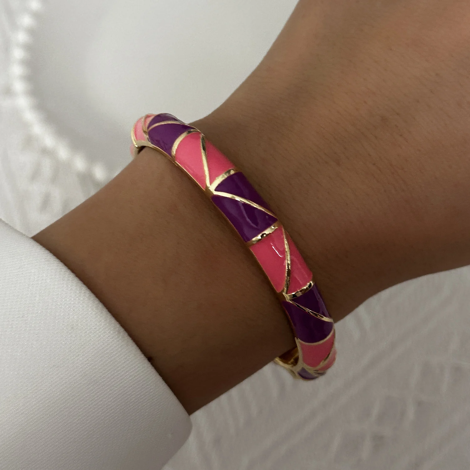 Elegantes Emaille-Armband mit Blumenmuster für Damen, Retro-Stil, vergoldet, mit Zirkonia-Blumen und bösem Blick, Partyschmuck