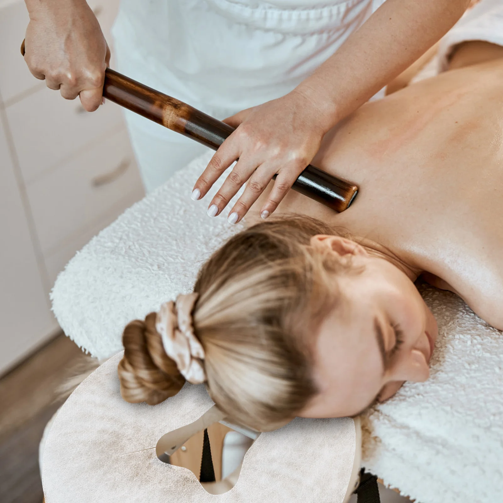 

100Pcs Disposable Massage Bed Face Pillow Covers Non-Woven Soft Comfortable Face Hole Covers for Spa Beauty Salon Use