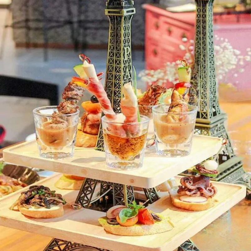 The hotel's western restaurant, dessert table ornaments, Eiffel Tower display stands, afternoon tea, snack racks, desserts