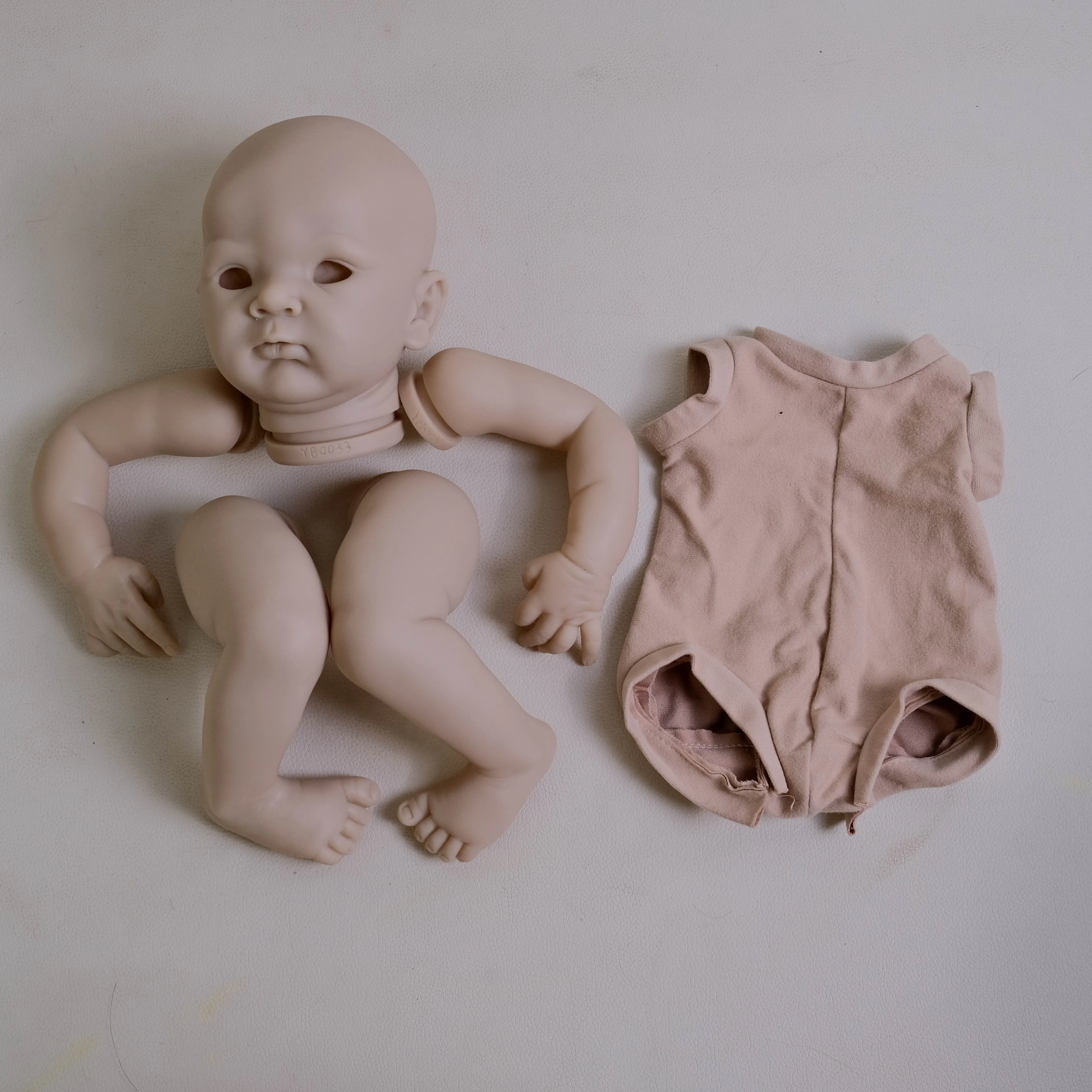 Zaza Limited Edition Reborn Doll Kit 19Inch Un painted Blank DIY Doll Parts Lifelike Soft Touch With Cloth Body