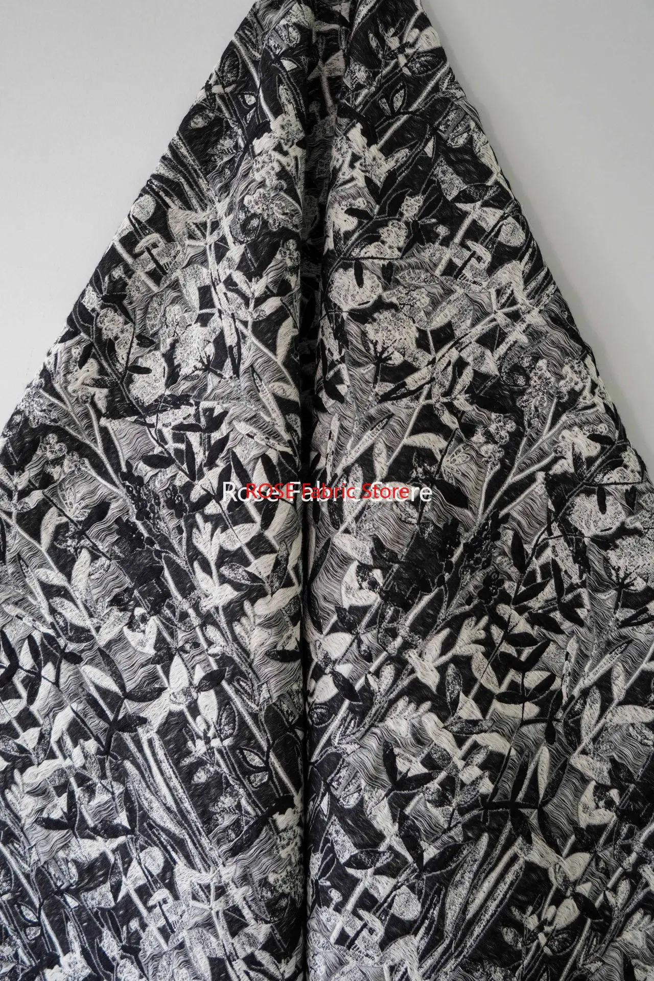 Tessuto jacquard in rilievo 3D doppio lato da 1 metro in bianco e nero con trama floreale, borsa per camicia, tessuto da cucito decorativo