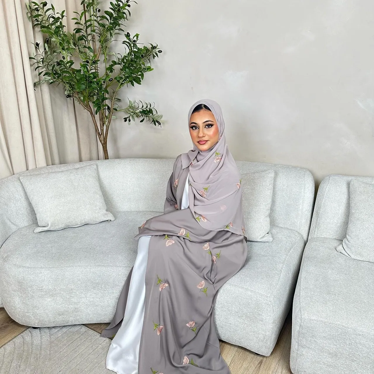 ชุดอาบายะปักลายสำหรับผู้หญิงมุสลิมในเทศกาลอีดมูบาร็อค รอมฎอน ชุดญิลบาบ เคบายา เสื้อผ้าอิสลาม คาฟตัน ชุดคลุมฮิญาบ แฟชั่นชุดอาบายะ