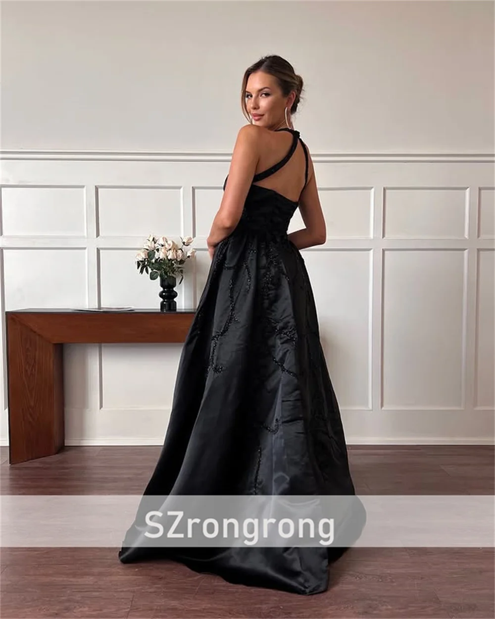 Vestido de fiesta de noche acampanado de encaje con lentejuelas de satén y cuello Halter modesto, vestido de fiesta de graduación con abertura lateral sin espalda y tren hecho a medida