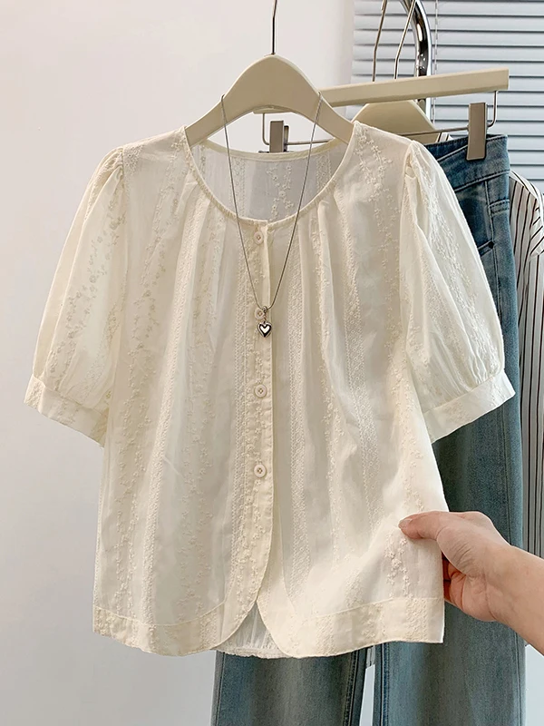 

Embroidered round Neck Short Sleeve Shirt Women's Summer New Design Sense Lace Patchwork Fashion Beautiful Small Top