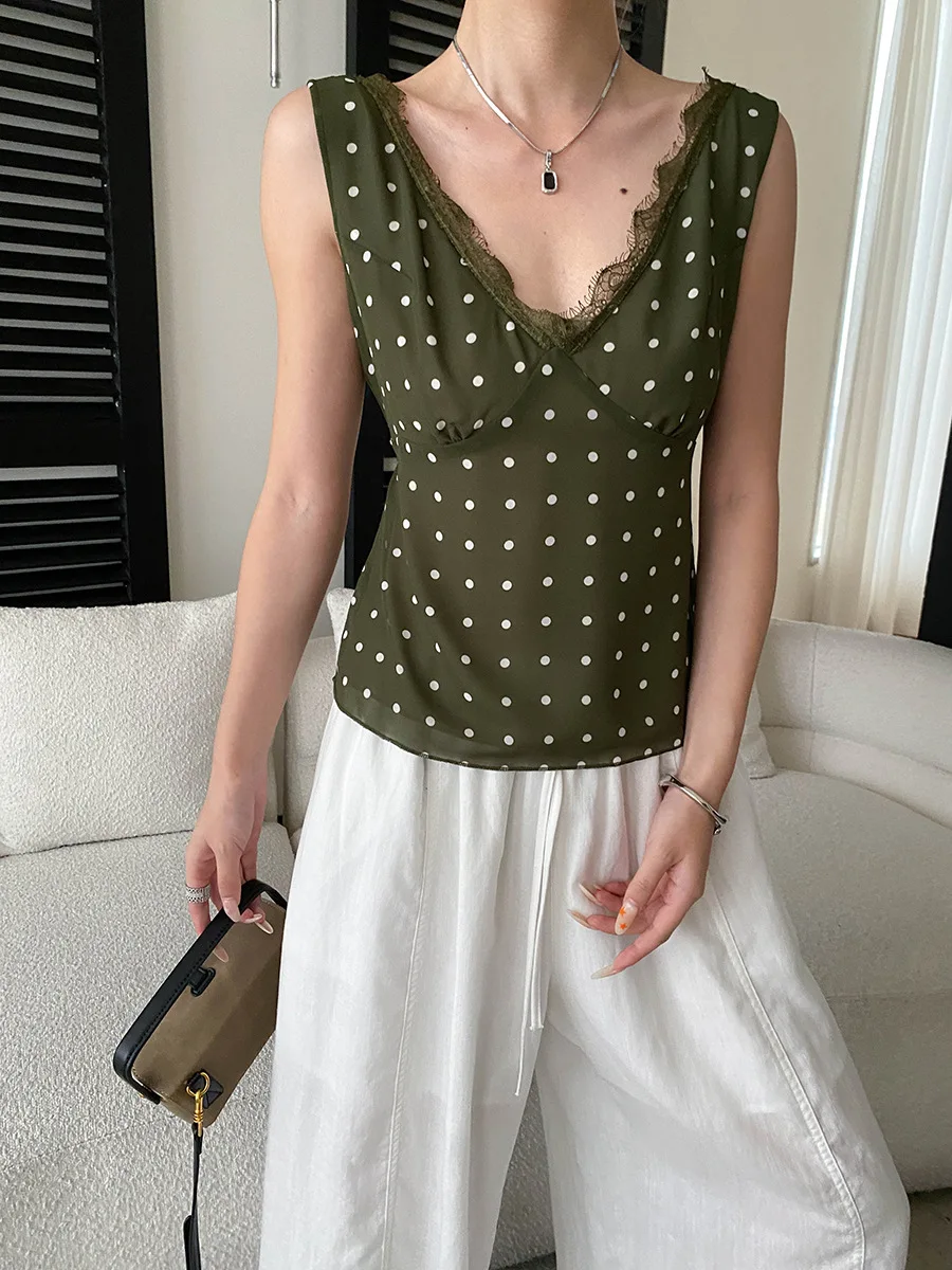 Sommerliche Damen-Weste im lässigen französischen Retro-Stil mit gepunkteter Spitze, Patchwork und V-Ausschnitt, schlank machend und ärmellos. – Detail 14