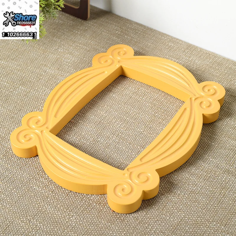Marco de puerta de la serie de TV Friends hecho a mano, marcos de fotos de madera amarilla, colección coleccionable de decoración del hogar, regalo de Cosplay, 1 ud.