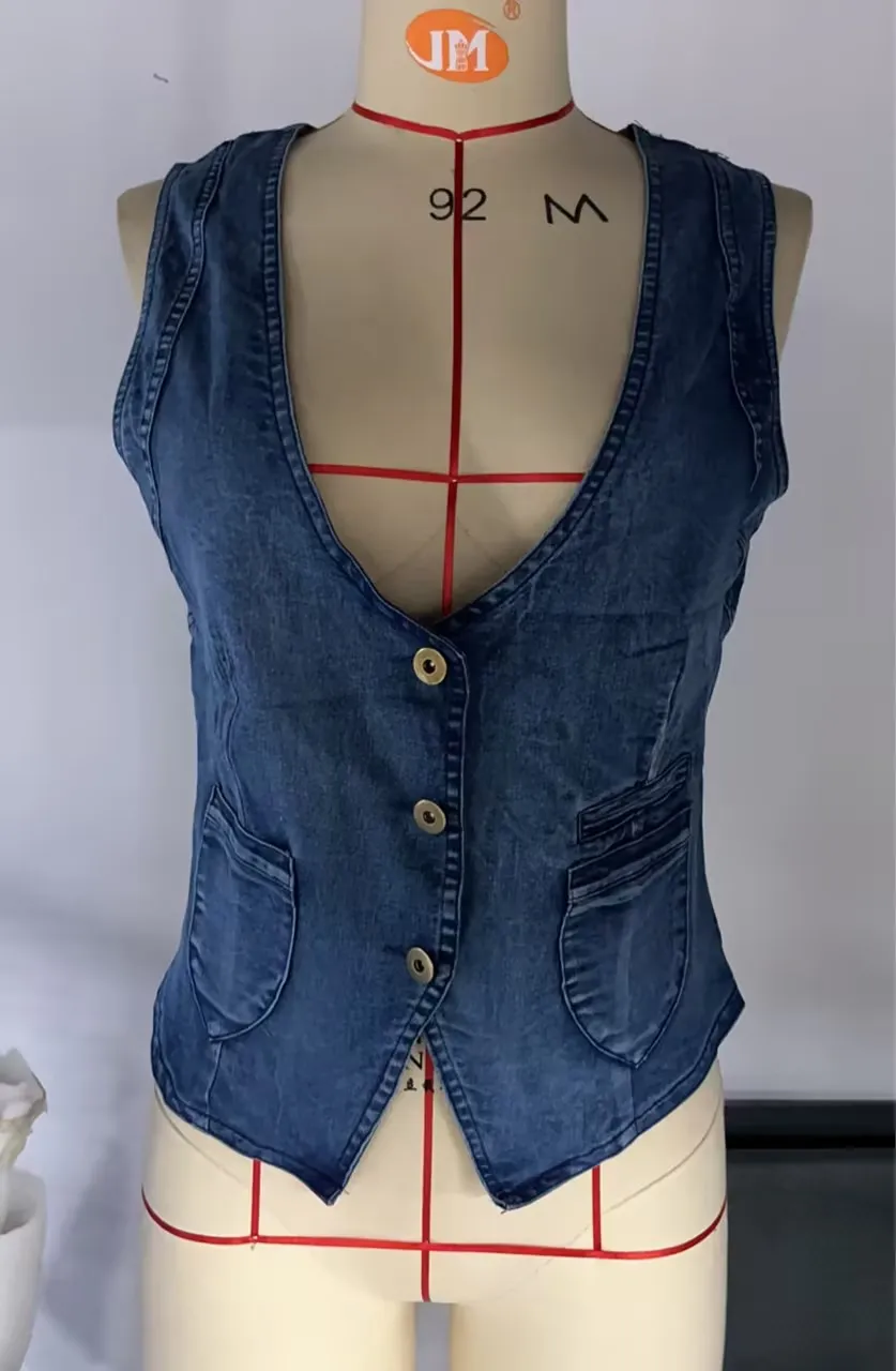 Fashion Women's Denim Vest Sleeveless V Neck Button Vest Outwear Gilet with Pockets for Casual Outfits Streetwear Summer Camis