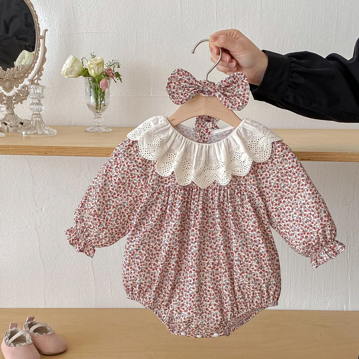 

Детские комбинезоны UNITIM для маленьких девочек, комбинезоны с цветочным принтом для новорожденных девочек, цельные комбинезоны с рюшами и воротником для маленьких девочек, комбинезоны для младенцев