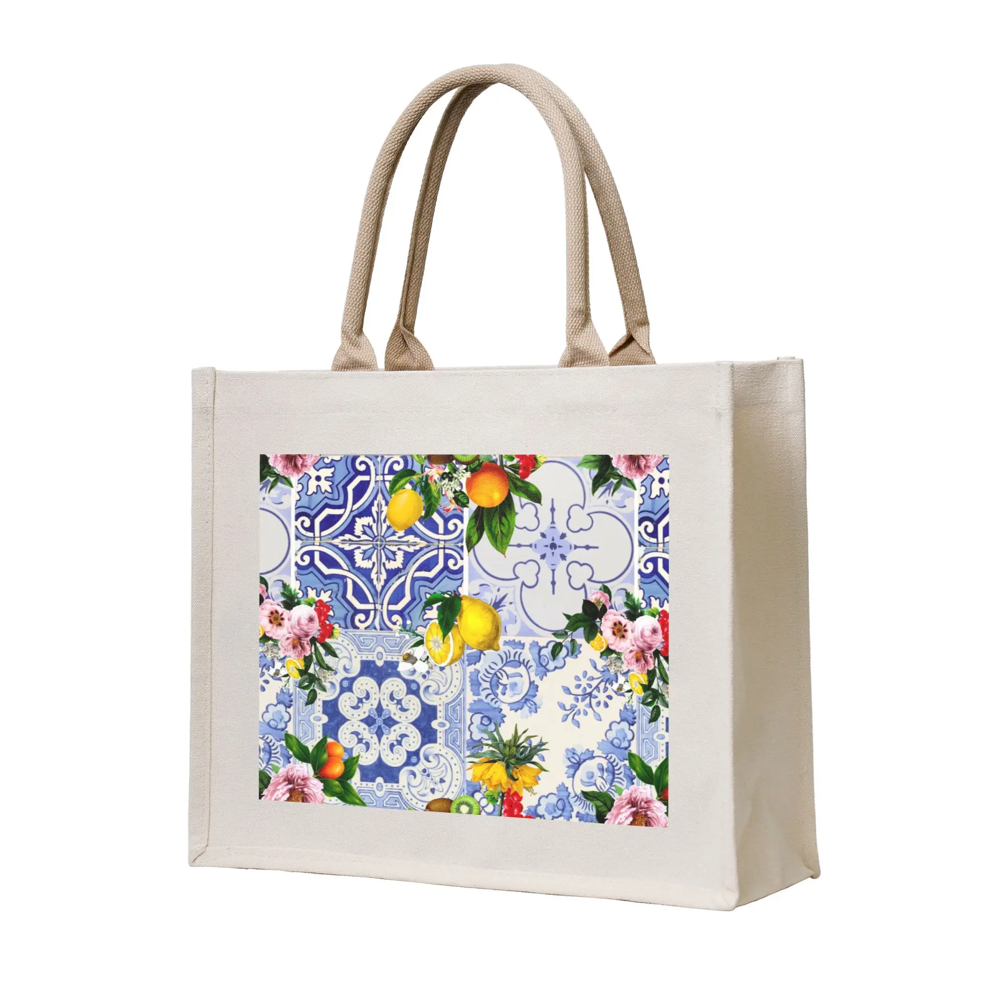 

Модная сумка-шоппер с принтом в средиземноморском стиле: летние фрукты, лимоны, плитка. Портативная сумка через плечо.