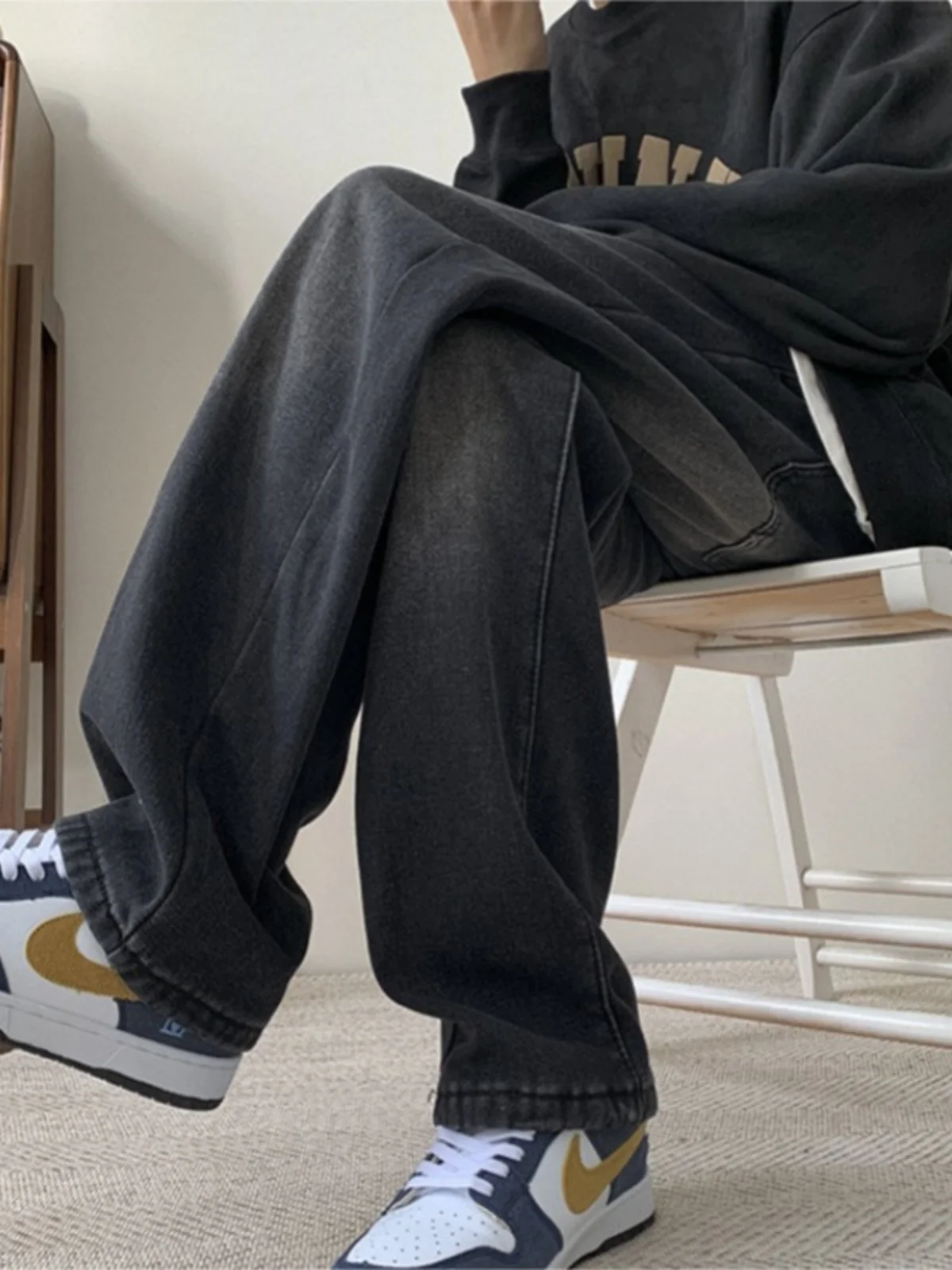 

Men's Winter Thickened Fleece Denim Jeans Loose Straight Casual Pants American Retro High Street Long Trousers Youth Fashion