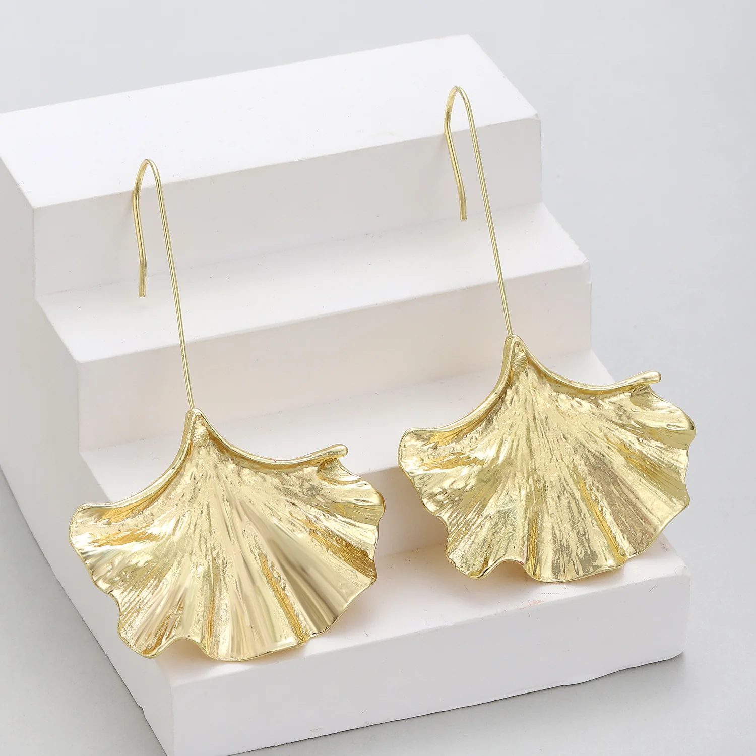 FANYIN New Ginkgo Leaf Pendant Earrings for Women Exaggerated Design Metal Leaf Ear Hook Earring Trendy Party Accessories