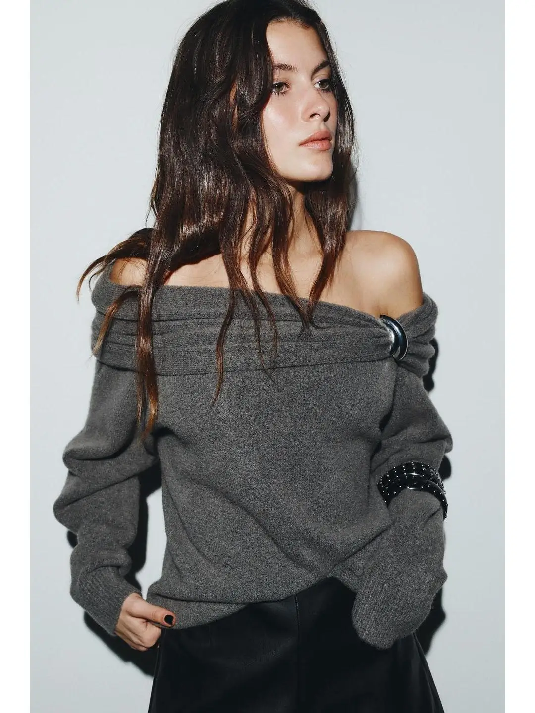 

Sweet Sle Metal Embellied повседневный вязаный женский свитер с колючками на плечах осень-зима модный повседневный топ для ленивых девочек