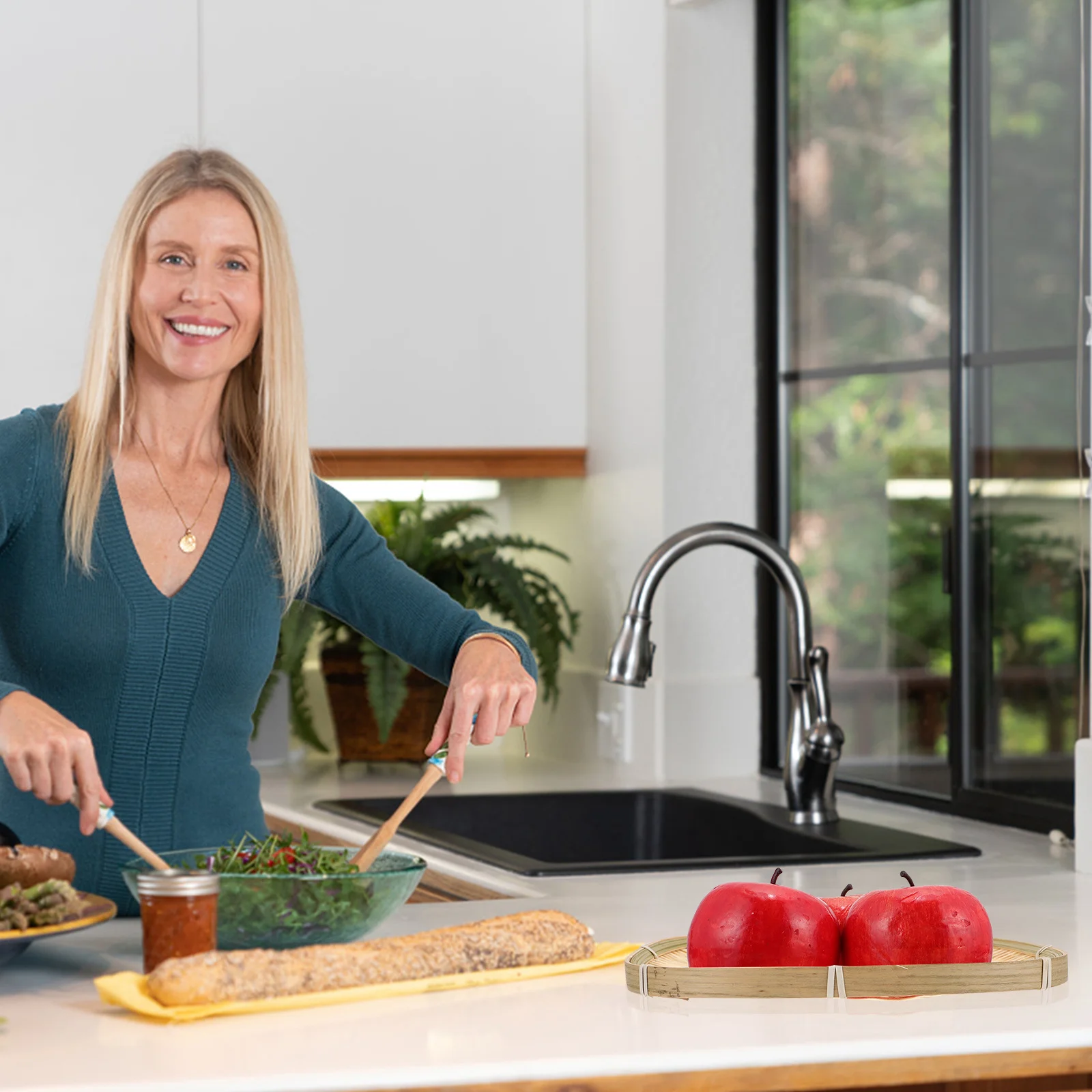 

1Pcs Bamboo Woven Basket Square Storage Basket Multipurpose Fruit Organizer Decorative Food Holder for Snacks Candies and