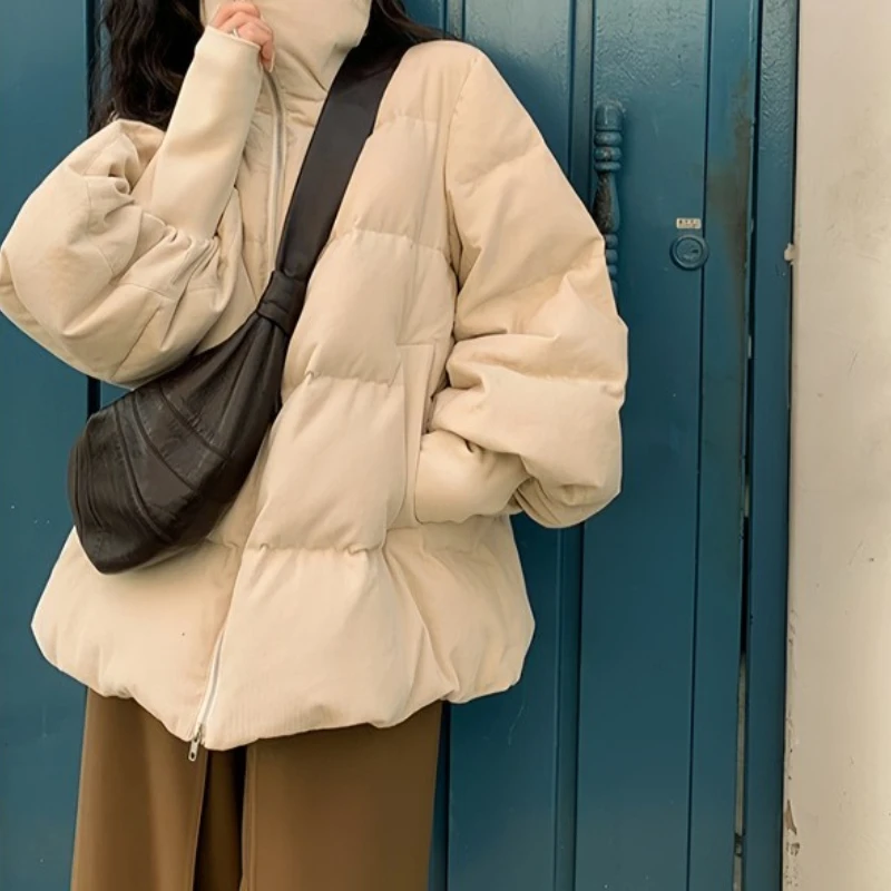 2025 Cappotto invernale corto e spesso allentato Versione coreana della giacca da donna alla moda in stile pendolare