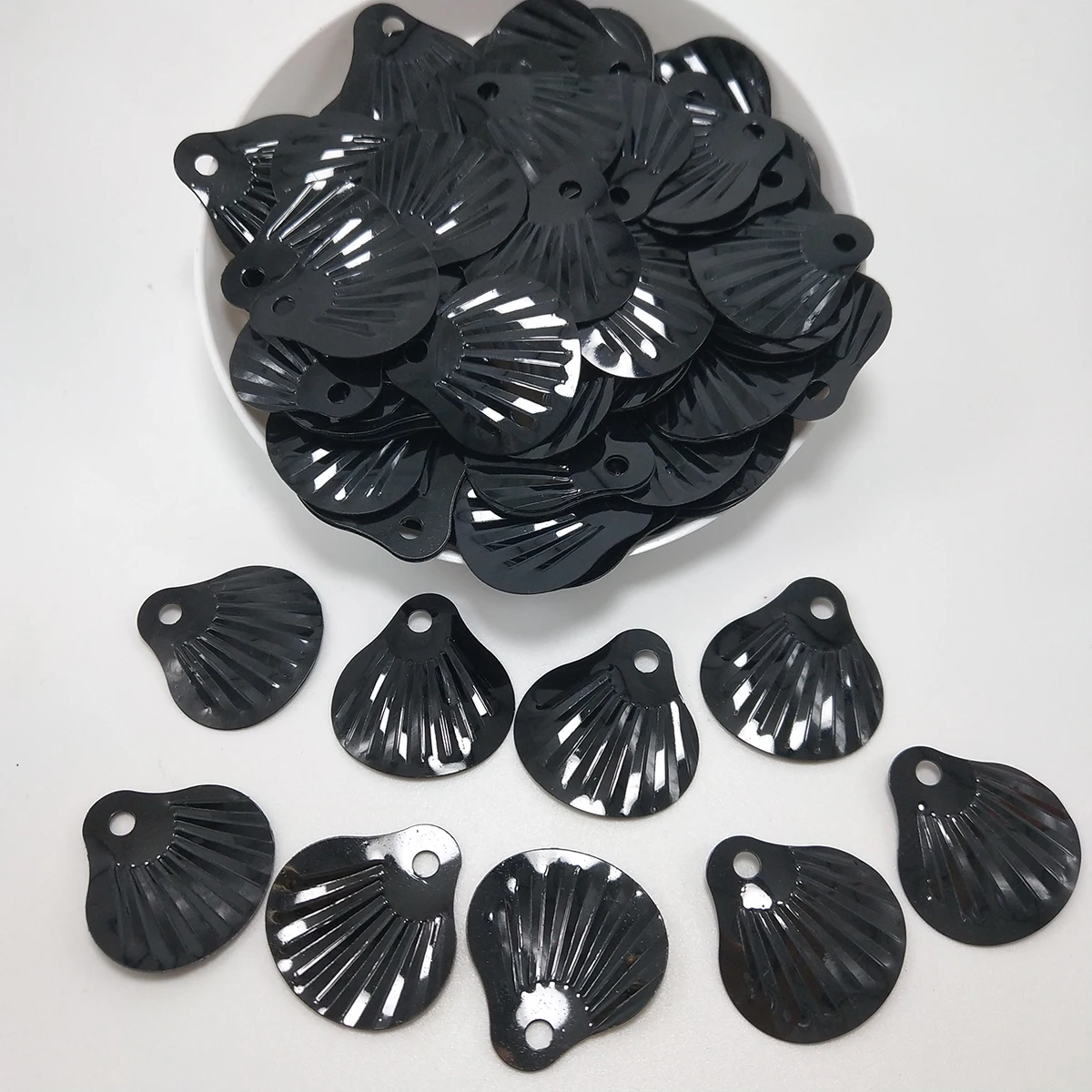 50g Lot 24mm Big Shell Shaped Loose PVC Sequins AB Colors with 1 Big Hole for DIY Sewing Clothing Earring Accessories