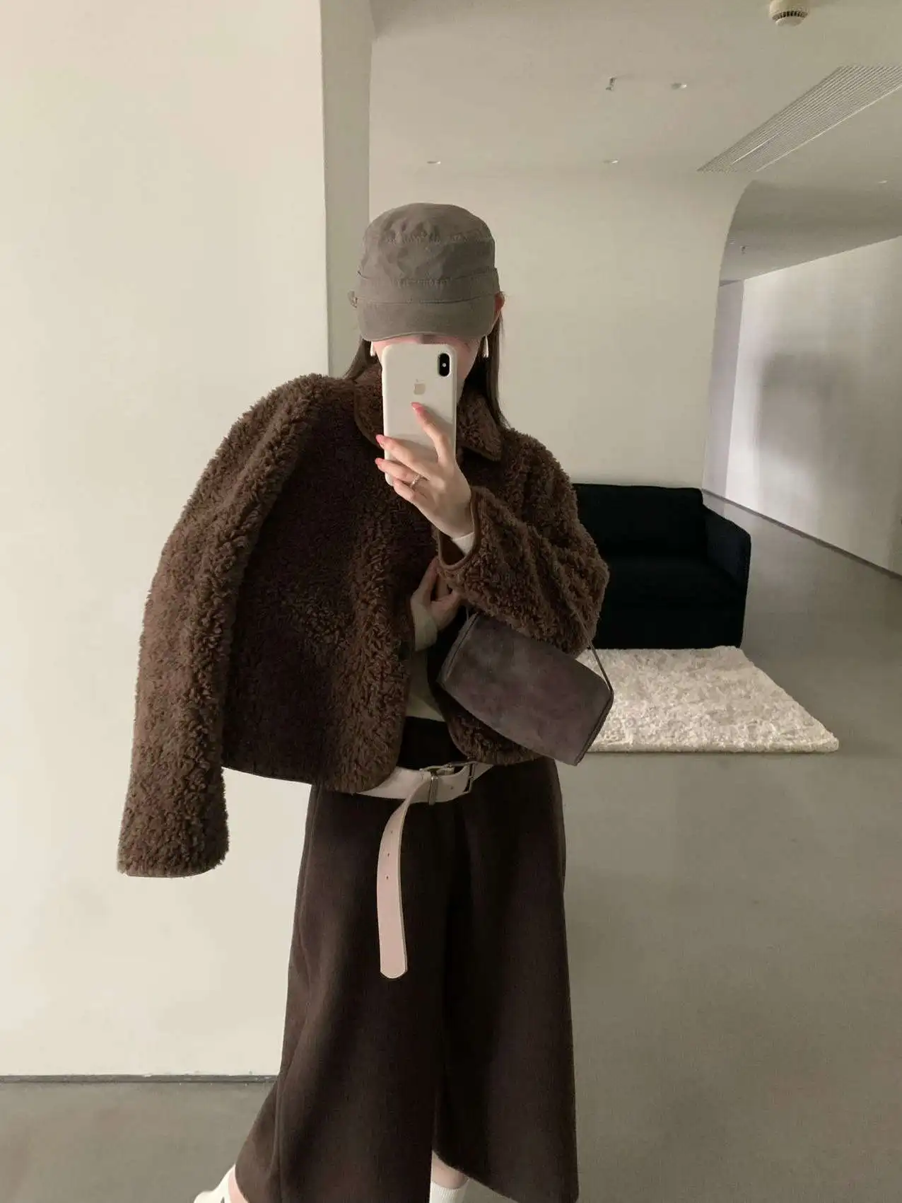 

Ретро-пальто из мягкого уютного меха ягненка, осенне-зимнее, женское, модное, приталенное, с воротником-стойкой, длинными рукавами, укороченное, свободного кроя