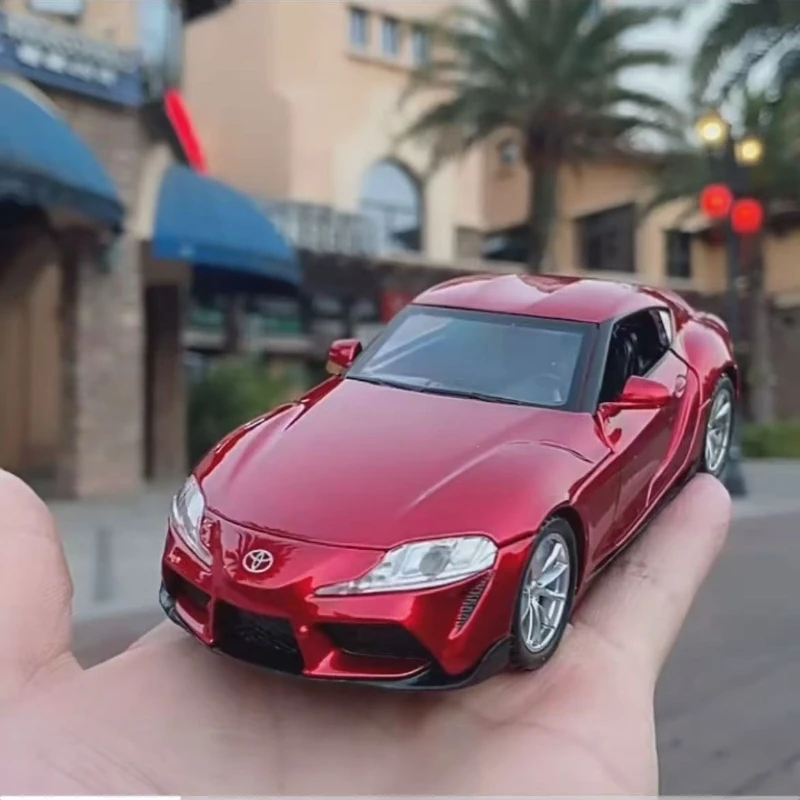 1:32 스케일 휠 다이캐스트 자동차 금속 모델 빛과 소리 모든 새로운 Toyota Supra 스포츠카 풀백 차량 합금 장난감