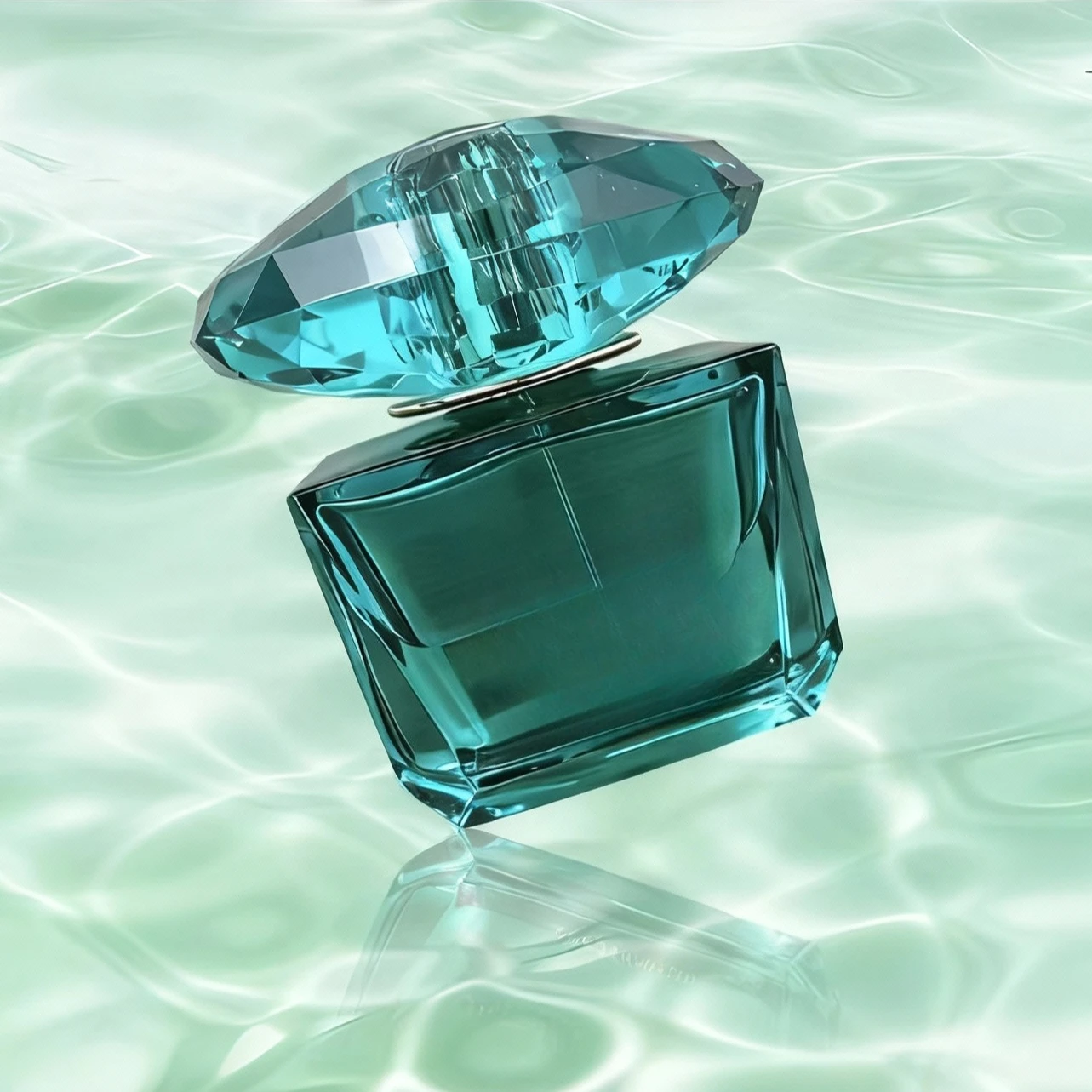 Il profumo di marca da 90 ml lancia una ricca fragranza perfetta per gli pendolari di tutti i giorni evidenziando la sofisticazione della vitalità