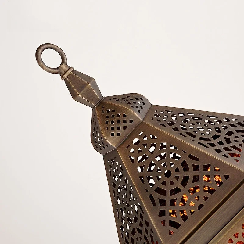 مصباح أرضي مجوف عتيق، جميع النحاس، مصباح أرضي لمقهى الفندق فيلا