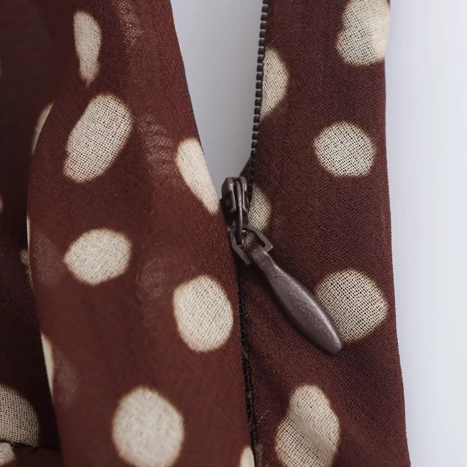 Novas roupas femininas estilo europeu e americano moda simples em camadas decoração bolinhas sem mangas suspender vestido