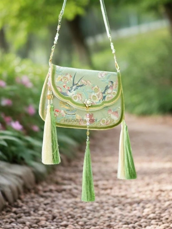 Chinese Retro Hanfu Accessory Bag Crossbody Bag Ancient Chinese Style Women Ethnic Style Embroidery Chain Bag Tassel Hanfu Bag