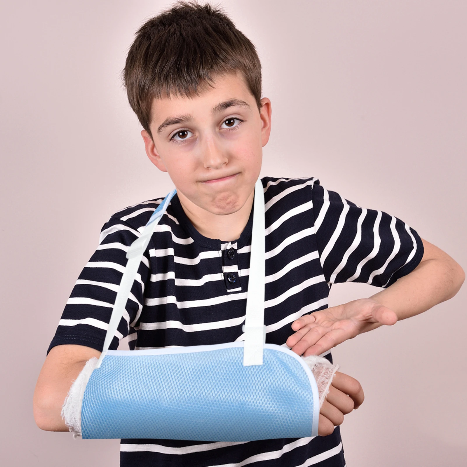 

Arm Sling for Wrist Injury Kids Shoulder Immobilizer Support Repair Torn Rotator Cuff Breathable Adjustable Length Arm Strap