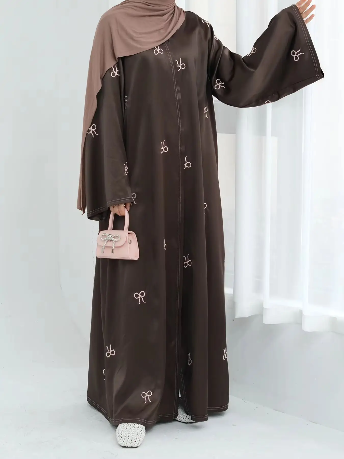 Dubai Abaya mit Schleife und Stickerei für muslimische Frauen, vorne offen, Kimono, islamische Kleidung, Hijabi-Robe, Abendparty Ramadan-Kaftan