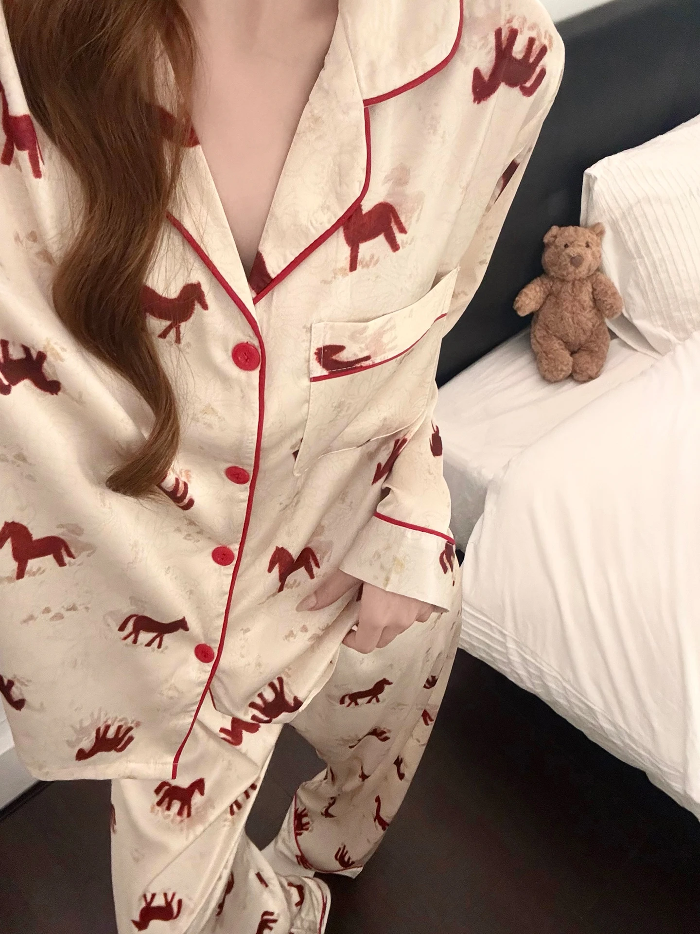 

Новый стиль: Женский домашний комплект для сна из тонкого ледяного шелка с длинными рукавами и брюками для весны и осени