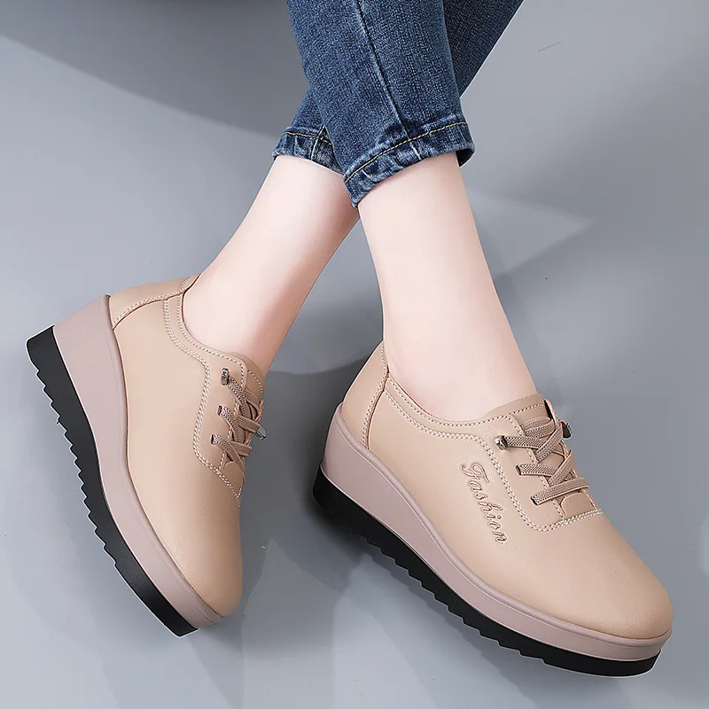 

Женские кожаные туфли на толстой подошве, осенне-зимние, самые продаваемые, легко сочетаются, создают стройный силуэт, на платформе.