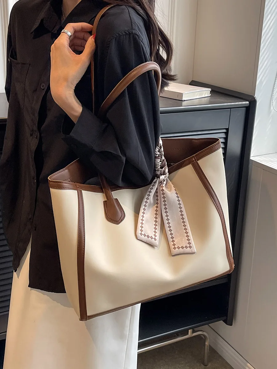 

2025 new women's waterproof pu leather fashion trend large capacity handbag commuting to work travel shopping shoulder bag