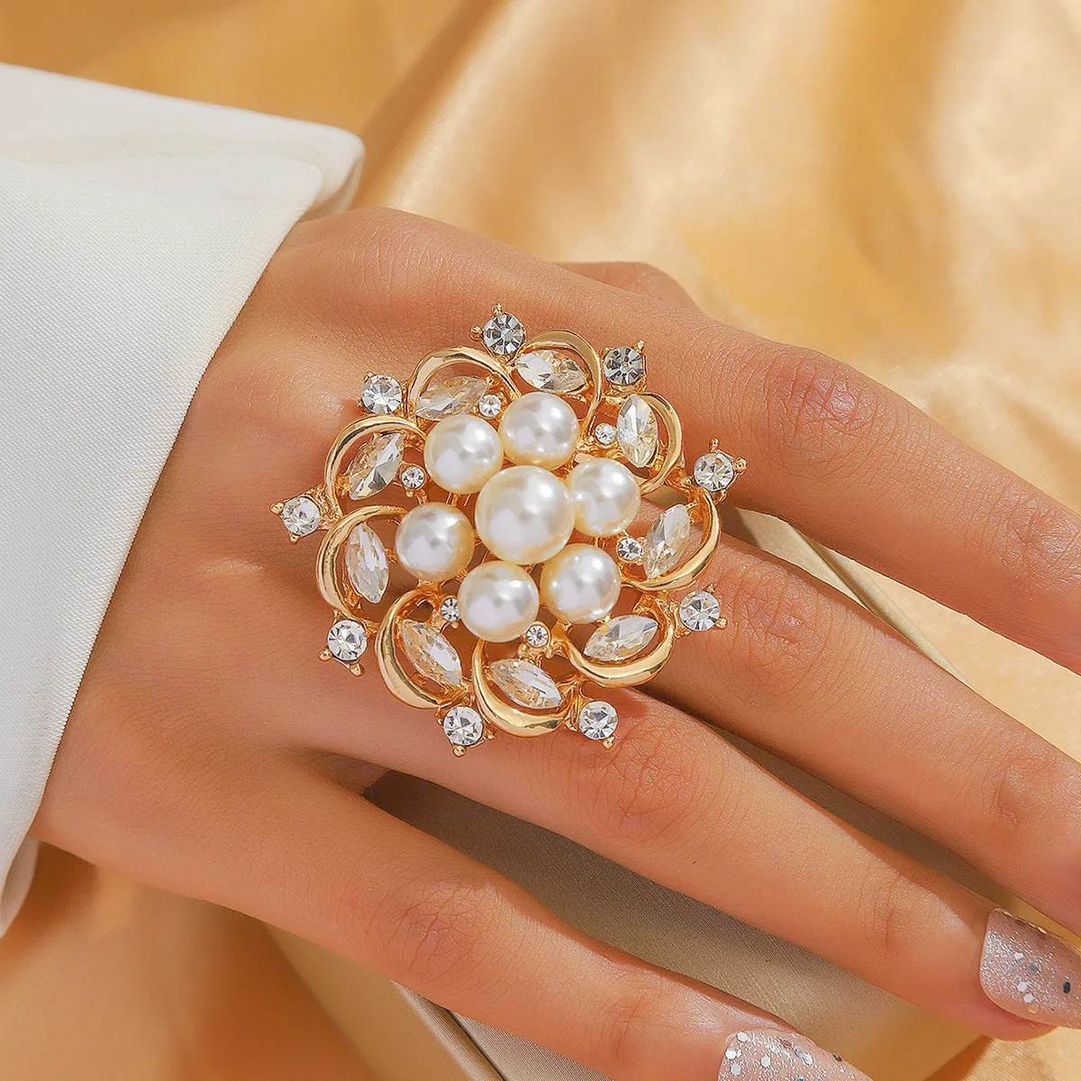 New imitation pearl retro light luxury design laminated metal texture heavy industry fashion simple set with diamond ring