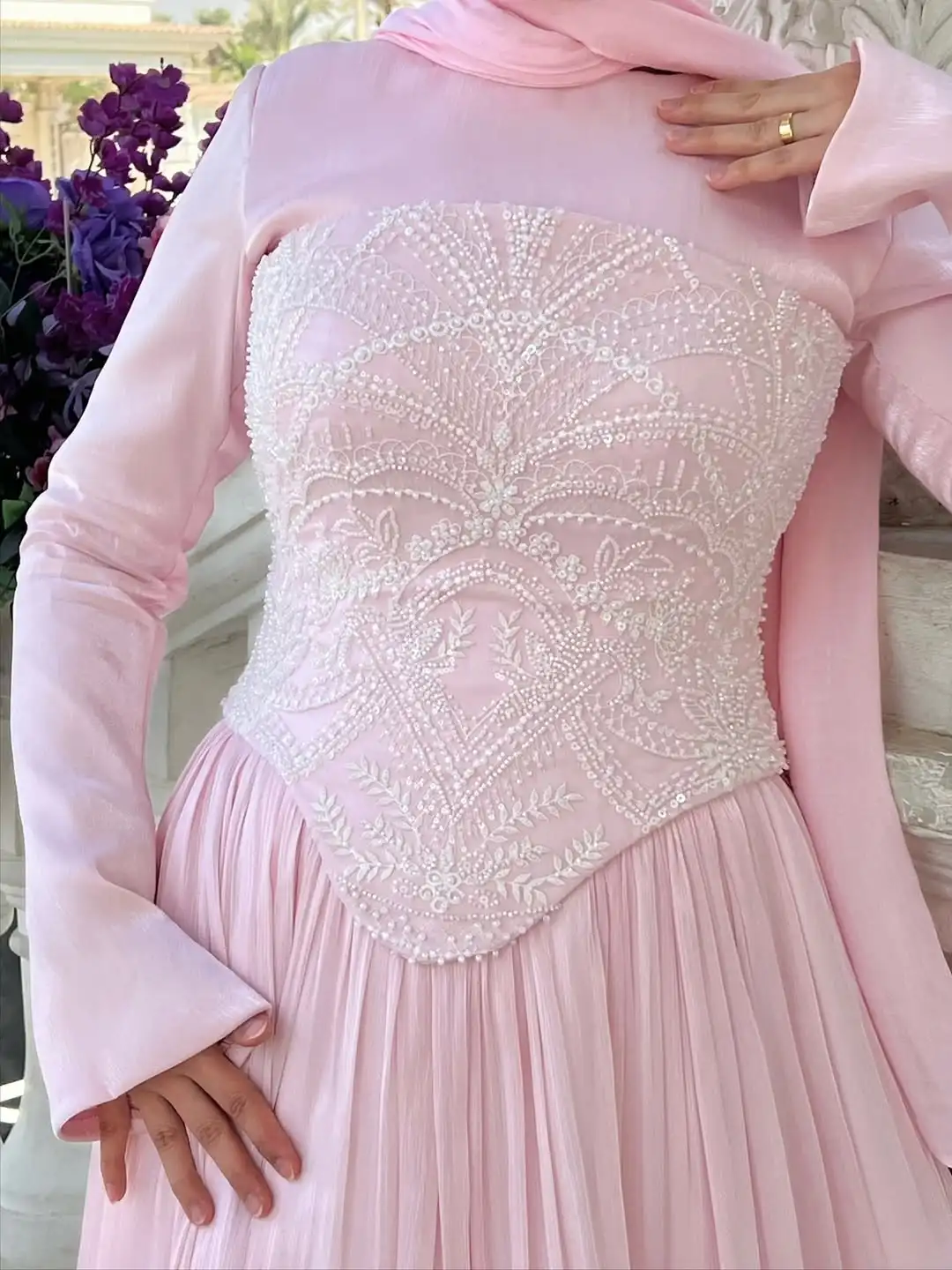 فستان سهرة بتصميم جديد وردي أنيق مطرز بالترتر وأكمام طويلة مع شريط بطول الأرض ثنيات على شكل حرف A للحفلات الراقصة