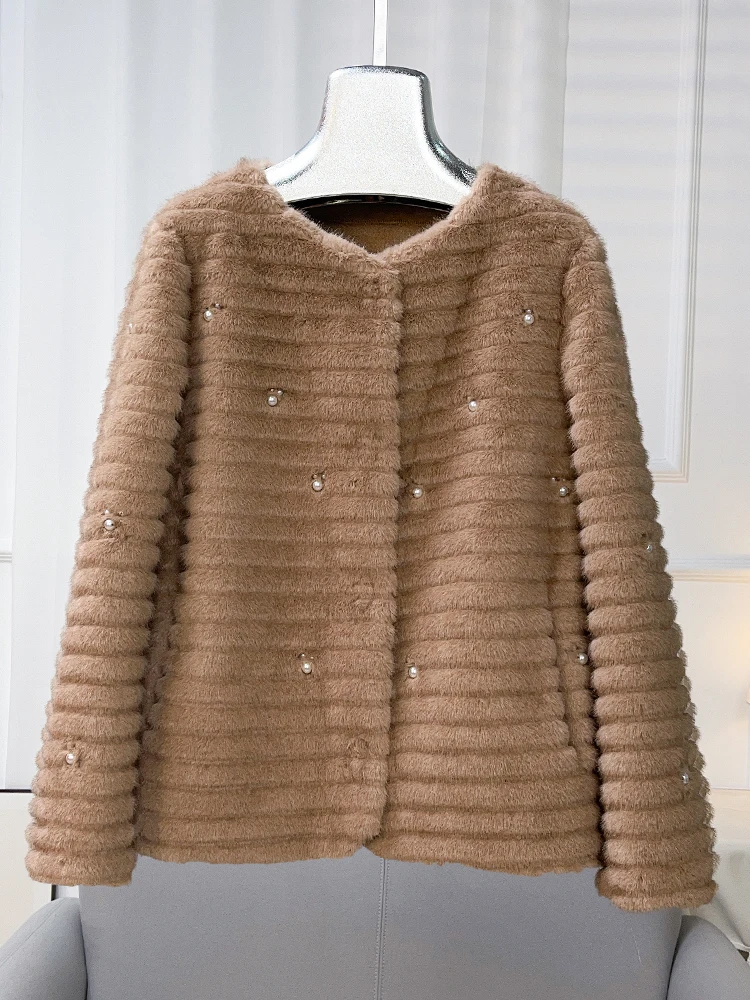 

2024 Autumn/Winter European Mink Fleece Round Neck Short Horizontal Pattern Inlaid Pearl Imitation Mink Composite Fur