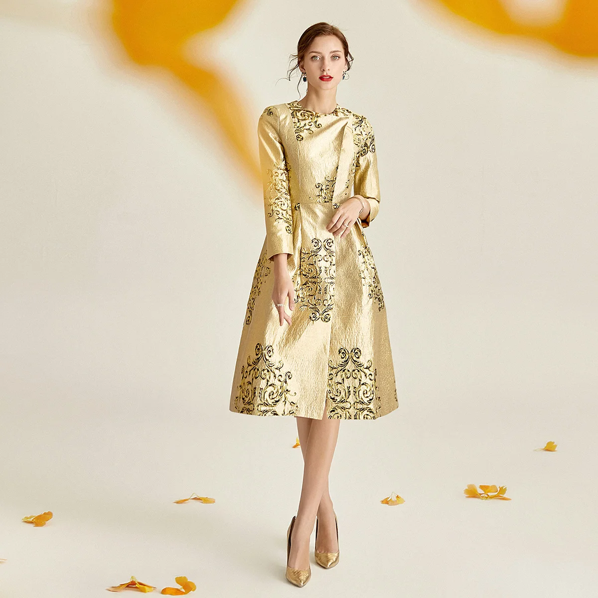

Luxury Trench Women Autumn Winter Jacquard Coat Covered Button Golden Dress Coat Jacket Overcoat New Year Evening Wear