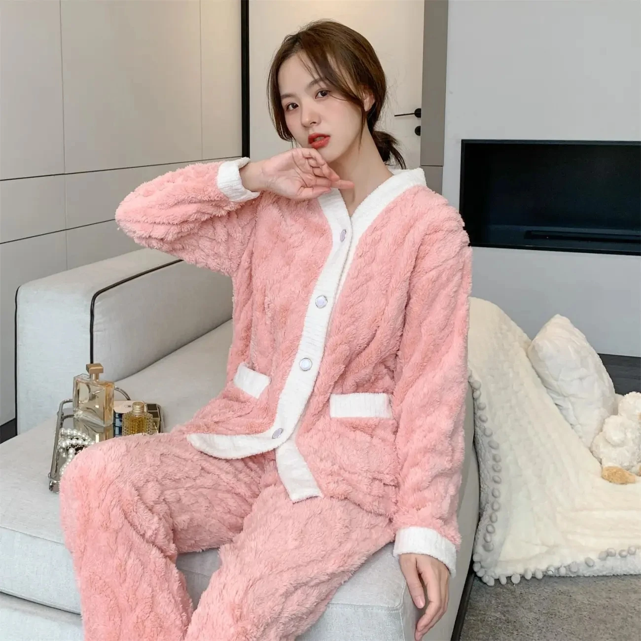 Winter Warme Frauen Pyjamas Sets Dicken Korallen Samt Langarm Cartoon Nachtwäsche Fleece Flanell Pyjamas Set Mujer Homewear