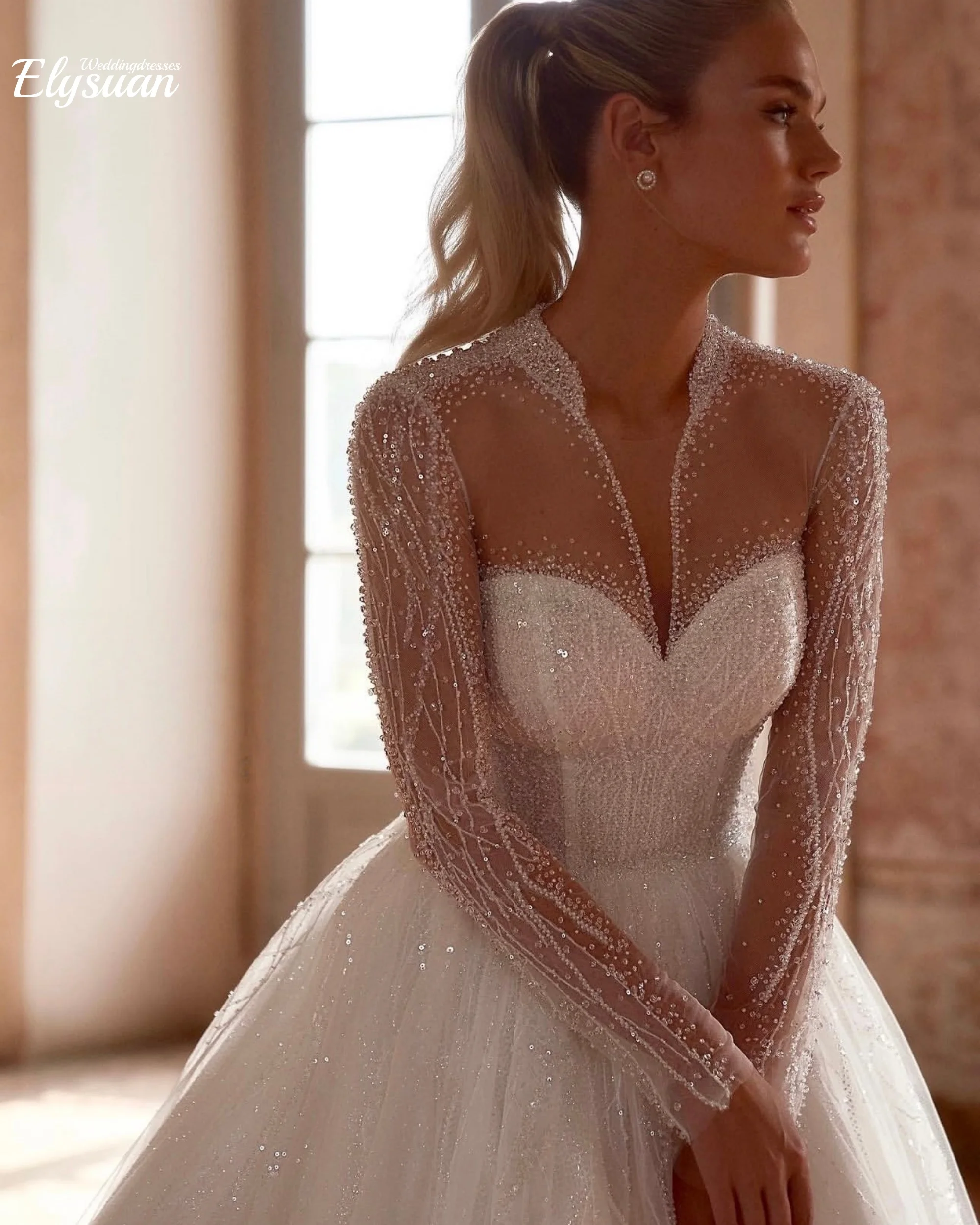Abiti da sposa splendidi personalizzati Scollo a V in cristallo scintillante Abito formale da sposa elegante a maniche lunghe Abiti da sposa