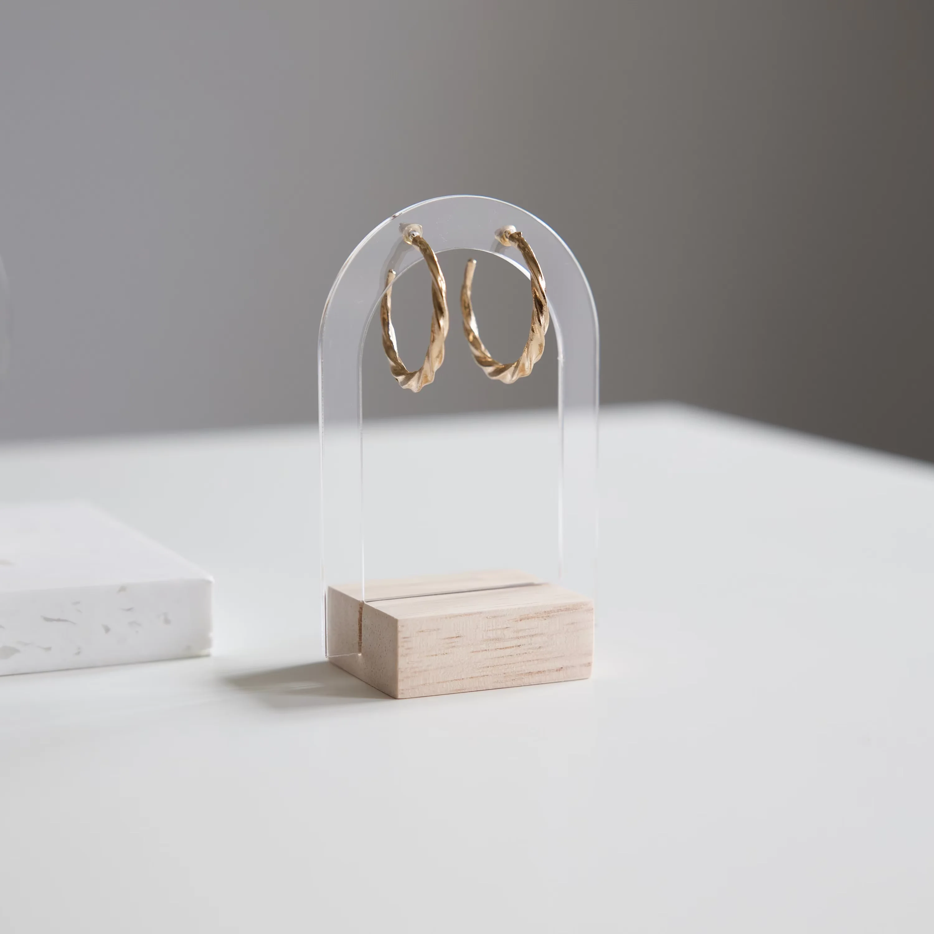 Suporte de brinco acrílico e expositor para organizar joias de estilo minimalista