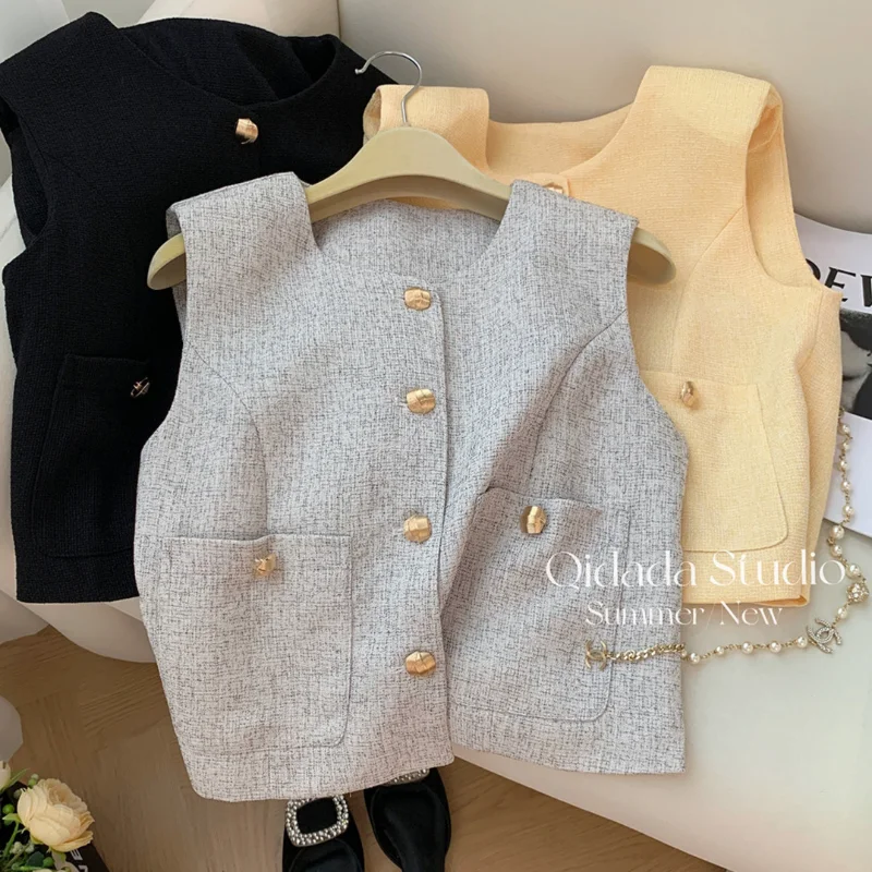 

2025 New Women's Stitched Round Neck Button Pocket Fashion Solid Color Versatile Casual Sleeveless Vest Jacket