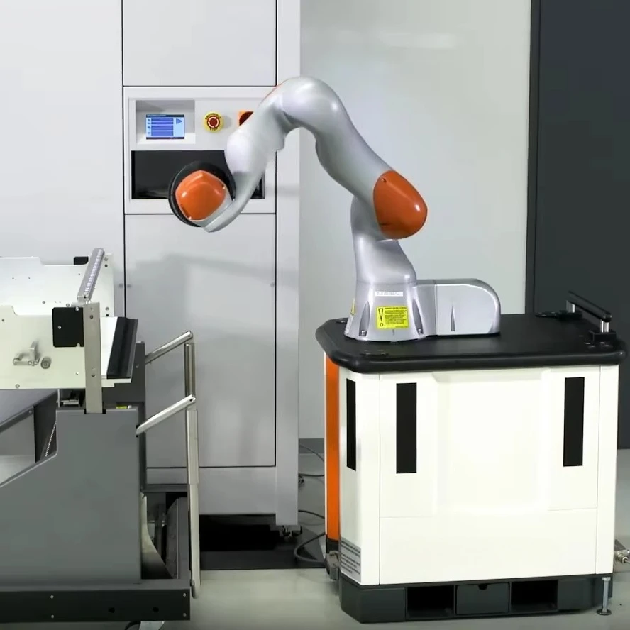 Original KUKA Cobot LBR IIWA 7 14 Reach 820mm Mechanical Machining Polishing Cobot Robotic Arm with Robot End Tooling