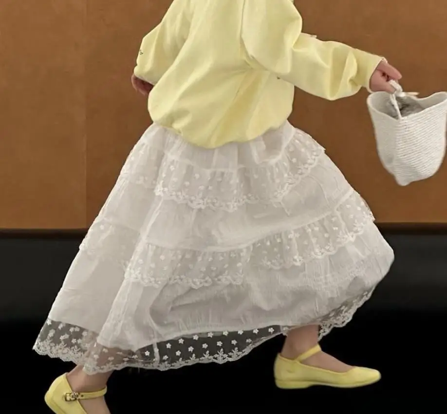 Skirt Princess Girls Lace Embroidery Long French Retro High Waisted Childrens Clothing 2024 Fashion Elastic Waist Loose