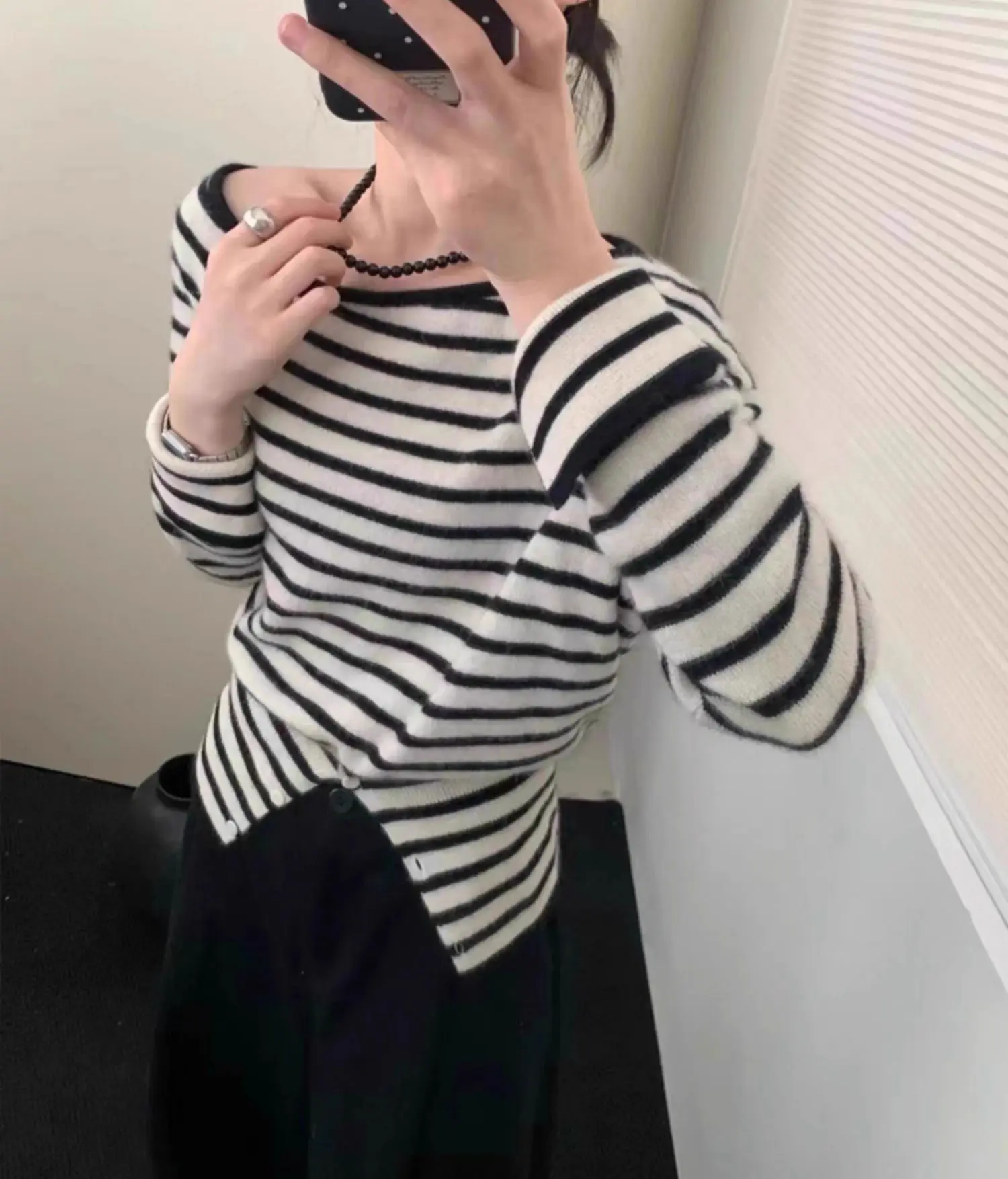 High-end niche tops, fashionable foreign style, small off-the-shoulder striped wool sweater.