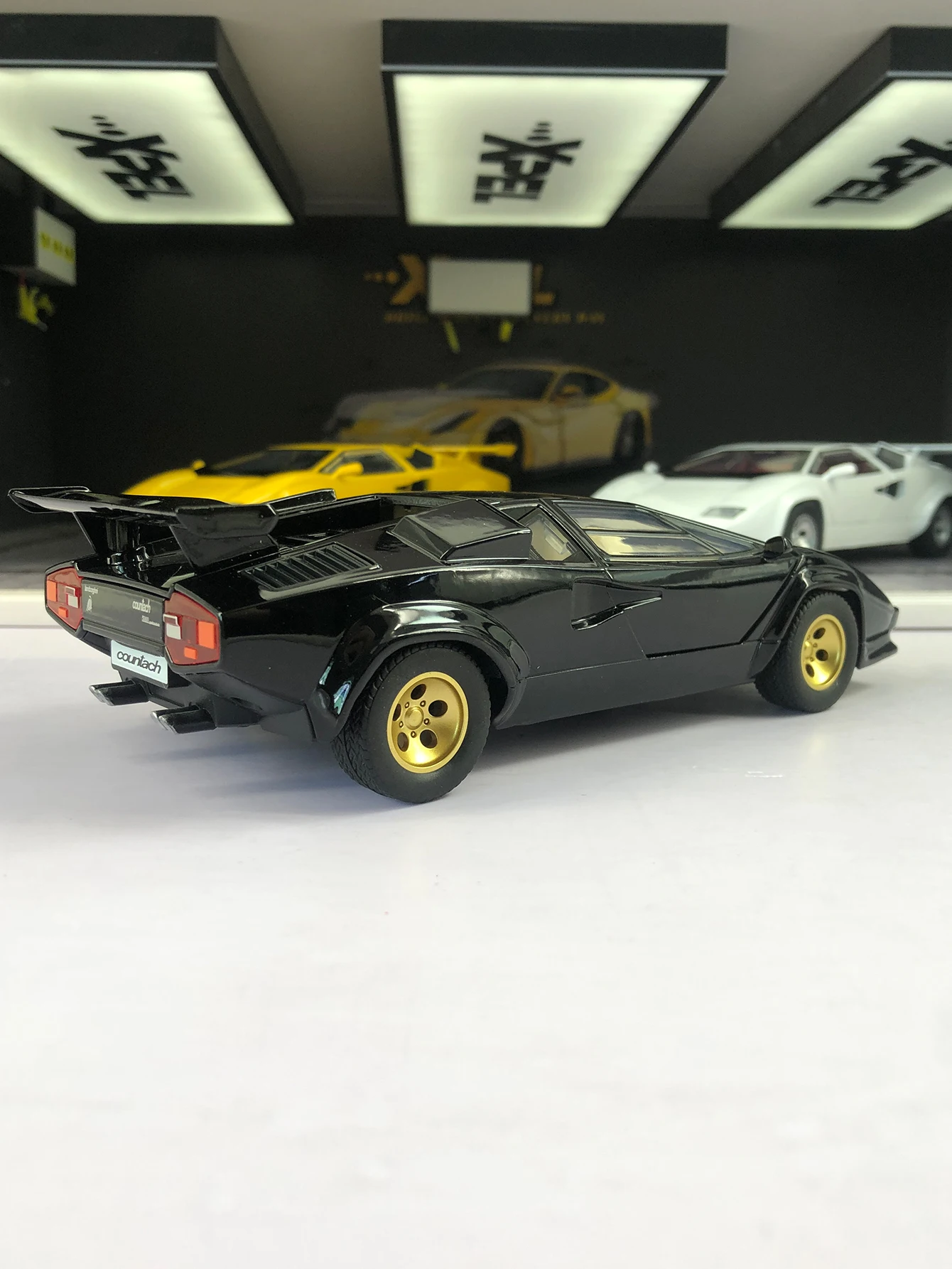 1: 24 symulacja, model retro samochodu sportowego ze stopu cynku, statyczna ozdoba, metalowy kolekcjonerski samochód na prezent