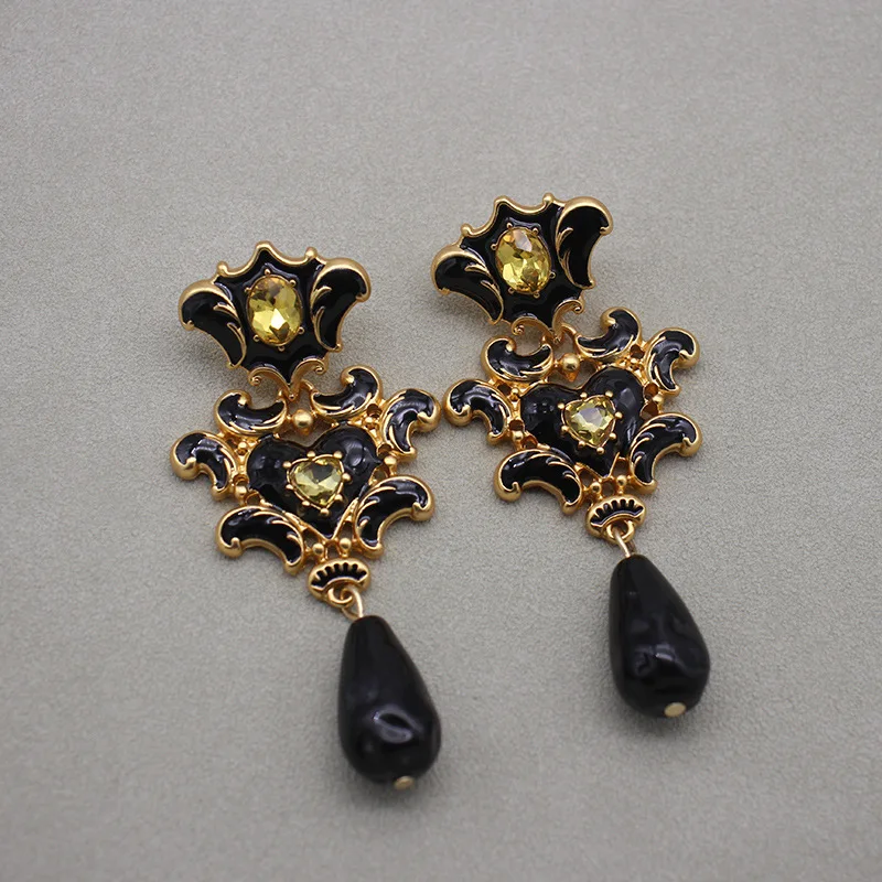 Black Enamel Heart Earrings Brooch Set Vintage Black Gold Stud Jewelry Clothing Accessories Birthday Christmas Gifts for Women