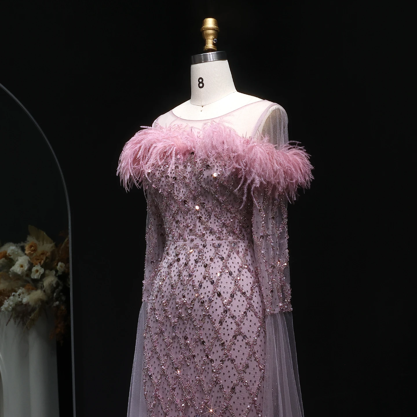 Sharon Said Luxuriöses Rosa Tüll-Abendkleid mit Federn, Langen Ärmeln, Schwer Perlenbestickt, Meerjungfrauenstil, für Formelle Anlässe und Partys, SS072 Maßanfertigung – Detail 7