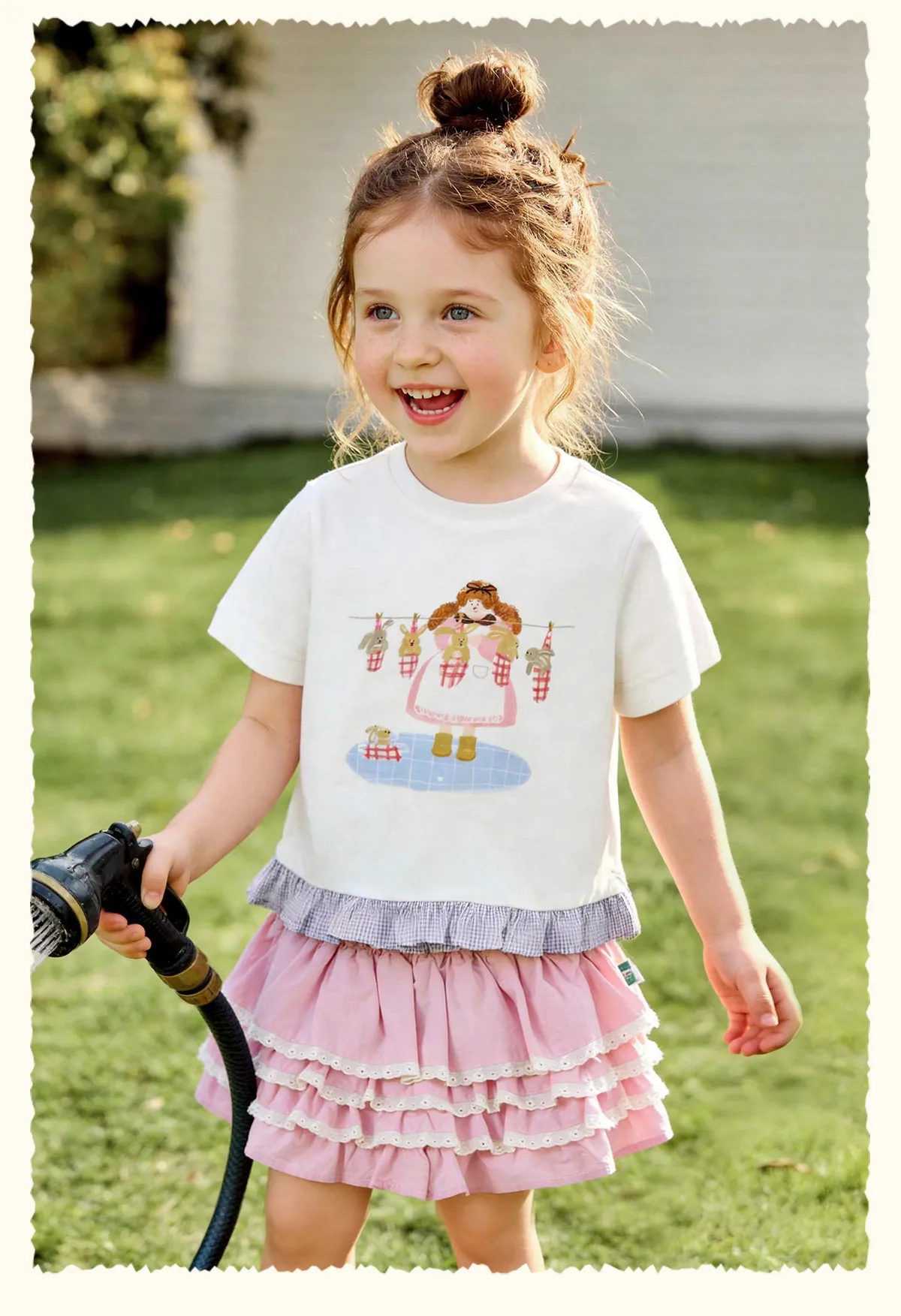 Amila 2026 Sommer-T-Shirt für Mädchen im neuen Stil mit kindlichen Illustrationen, kariertem Muster, Rüschensaum und coolen kurzen Ärmeln – Detail 23