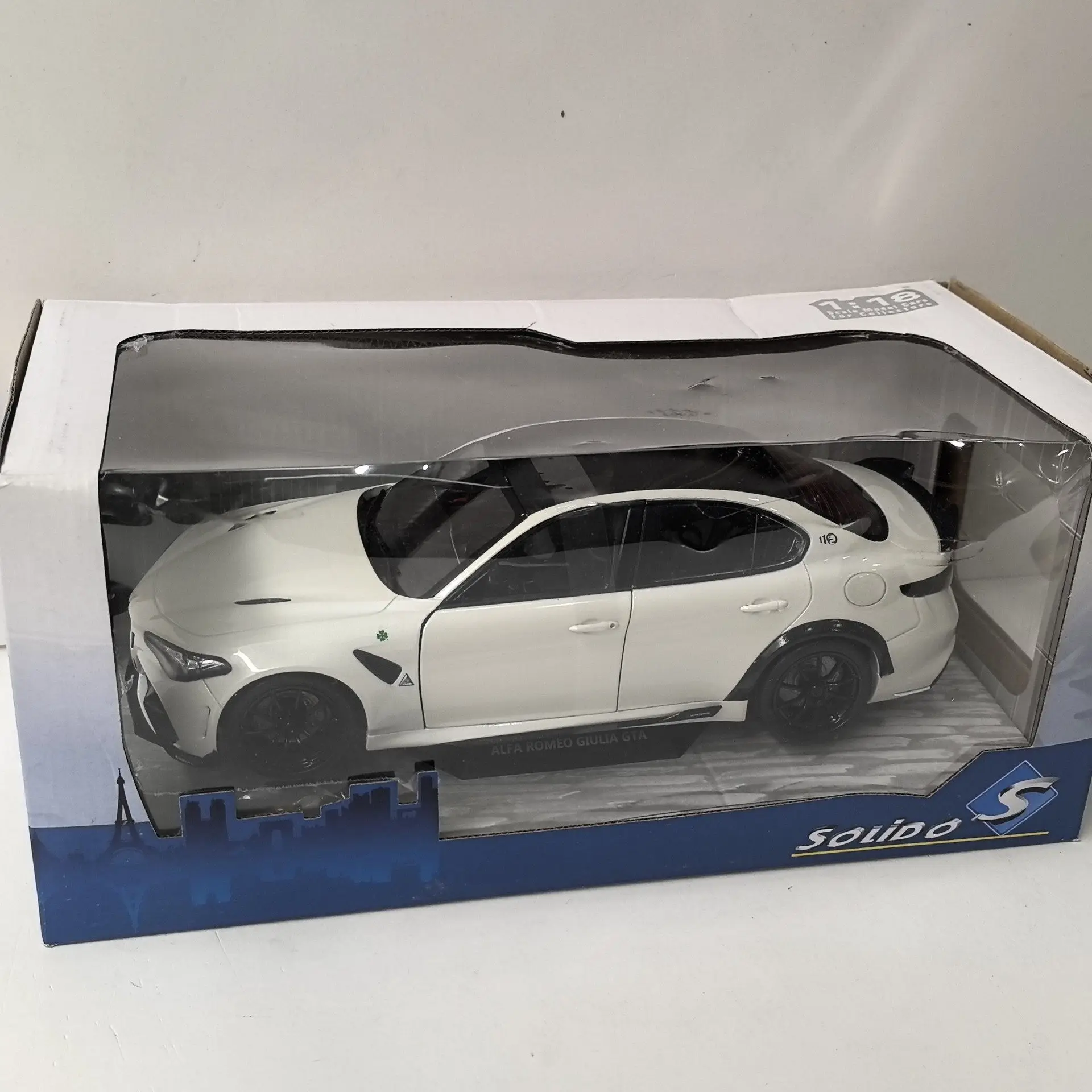 

Модель автомобиля SOLIDO 1/18 GIULIA GTA 2022 V3T4 из сплава, с эффектом водяного знака (глубокая эмблема)