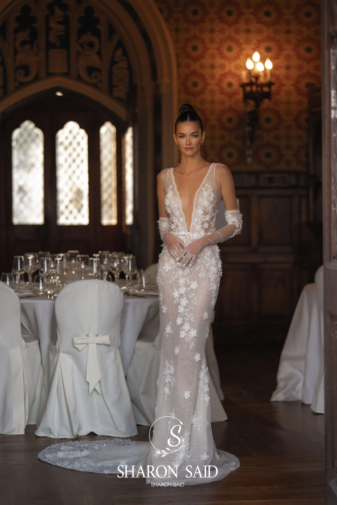 Sharon Said 3D Fiore Sexy Profondo Scollo A V Off White Abito Da Sposa 2025 Con Guanti Lunghi Tulle Corsetto Abiti Da Sposa SW201 Personalizzato